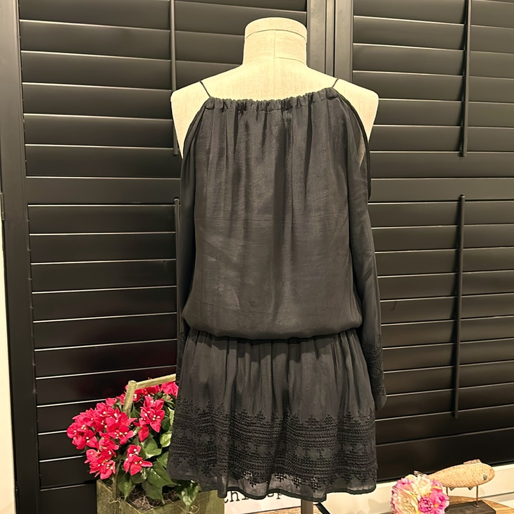 Chloe Oliver Cold Shoulder Mini - Picture 2 of 5